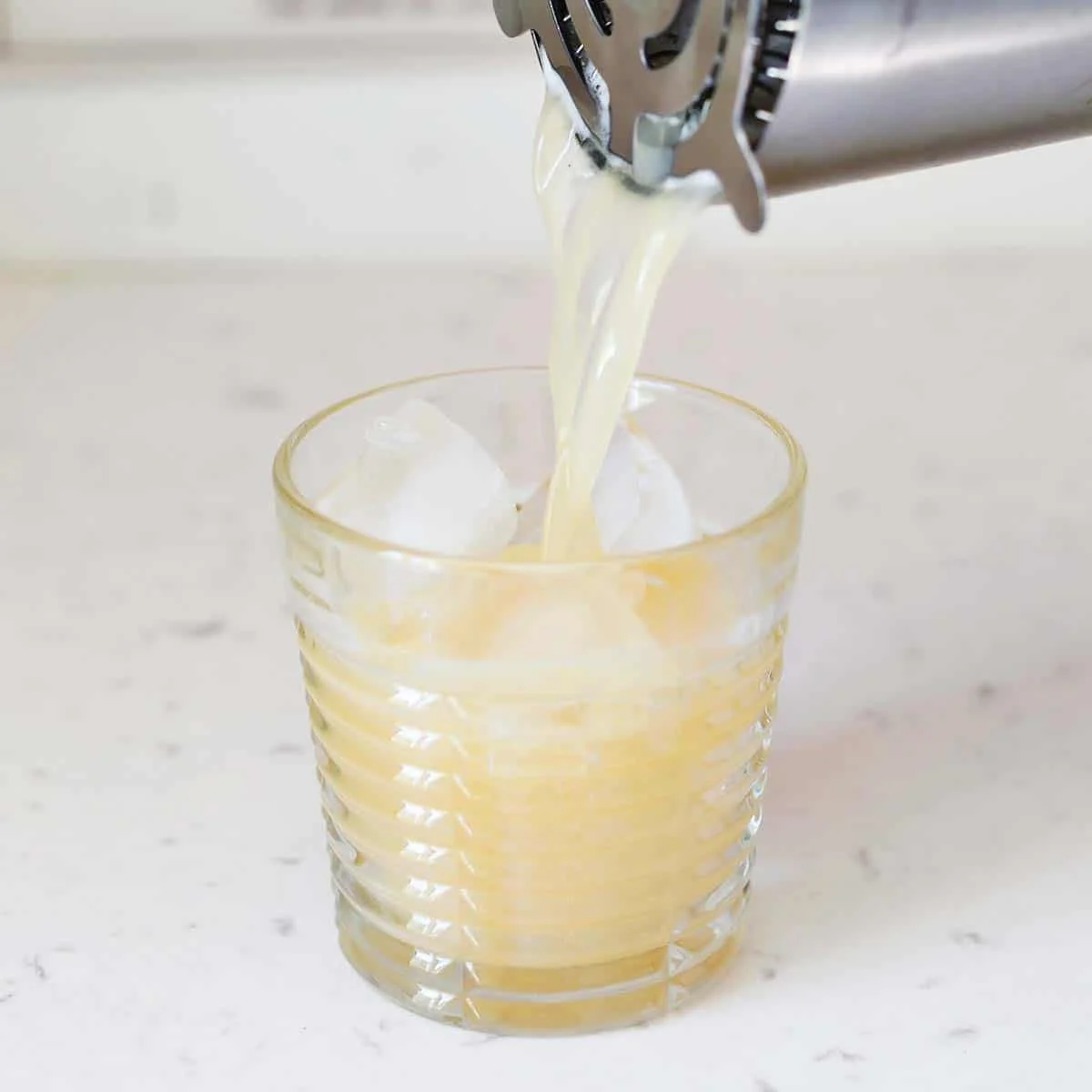 Step-by-step guide to shaking an amaretto sour at home